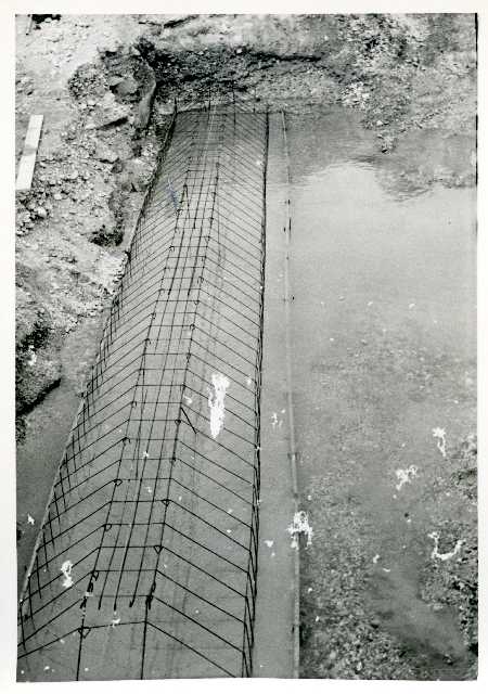 Costruzione impianto irriguo. Canale adduttore, scarico. Ponte sulla strada SR 351